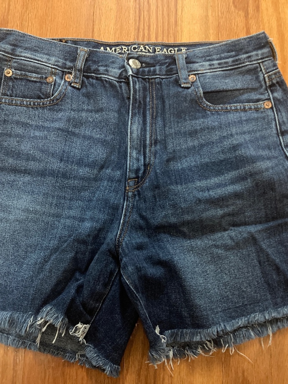 EUC American Eagle Size 4 Mom Short